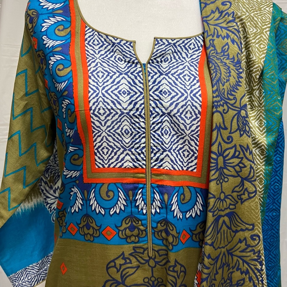 Like New Pakistani Lawn printed Kurta Chodidar 3 piece suit